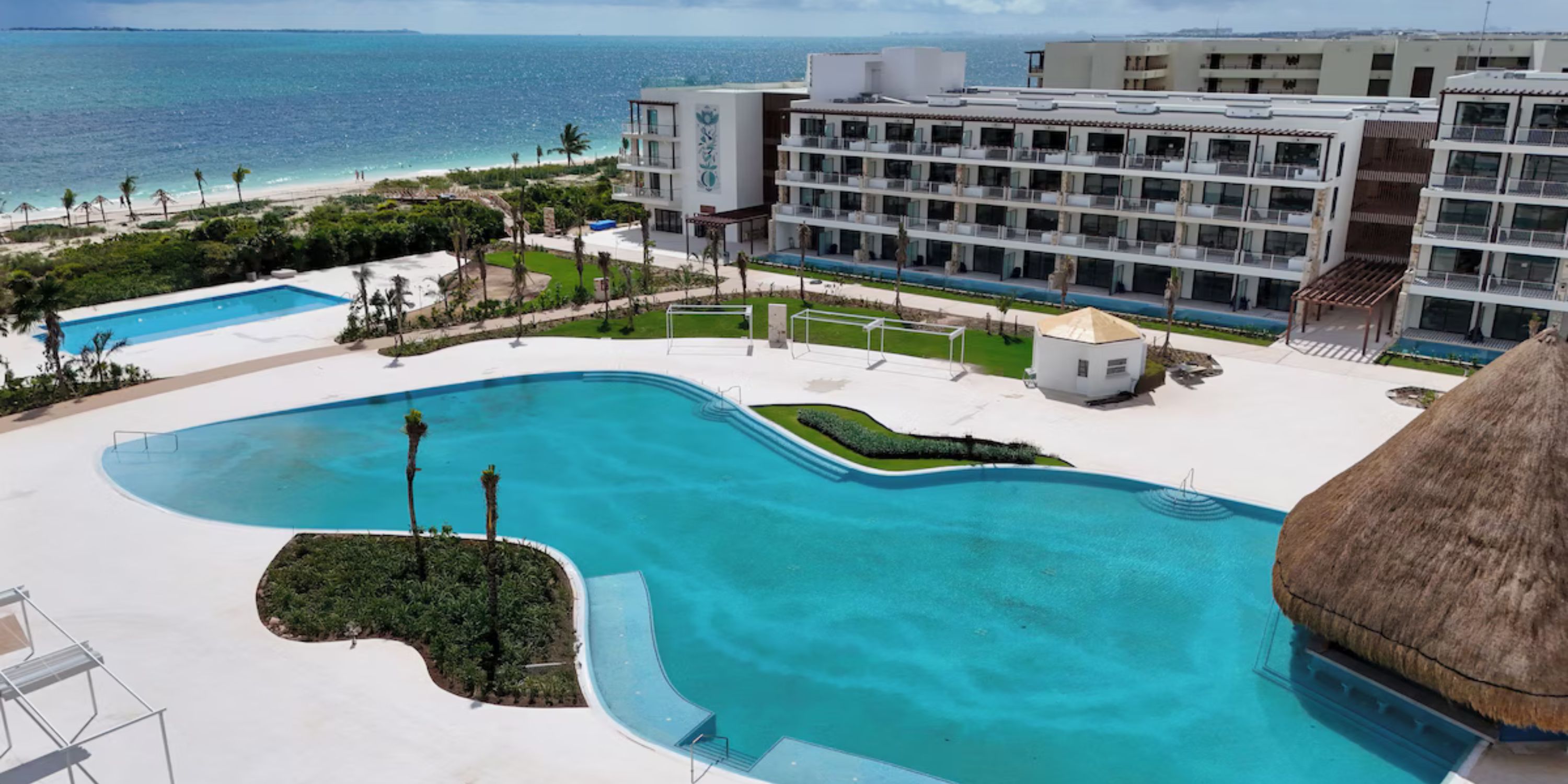 Ocean Coral and Turquesa offers a large pool, modern resort, and stunning beachside views for weddings.