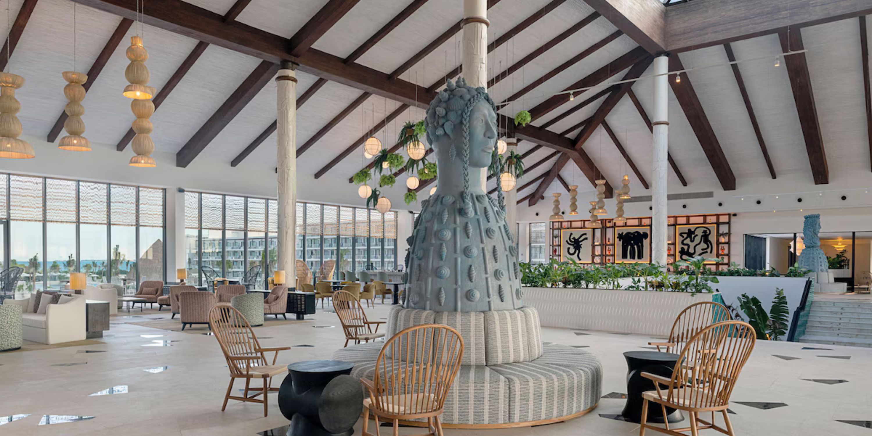 Ocean Coral and Turquesa offers a spacious, modern lobby with high ceilings, perfect for destination weddings.