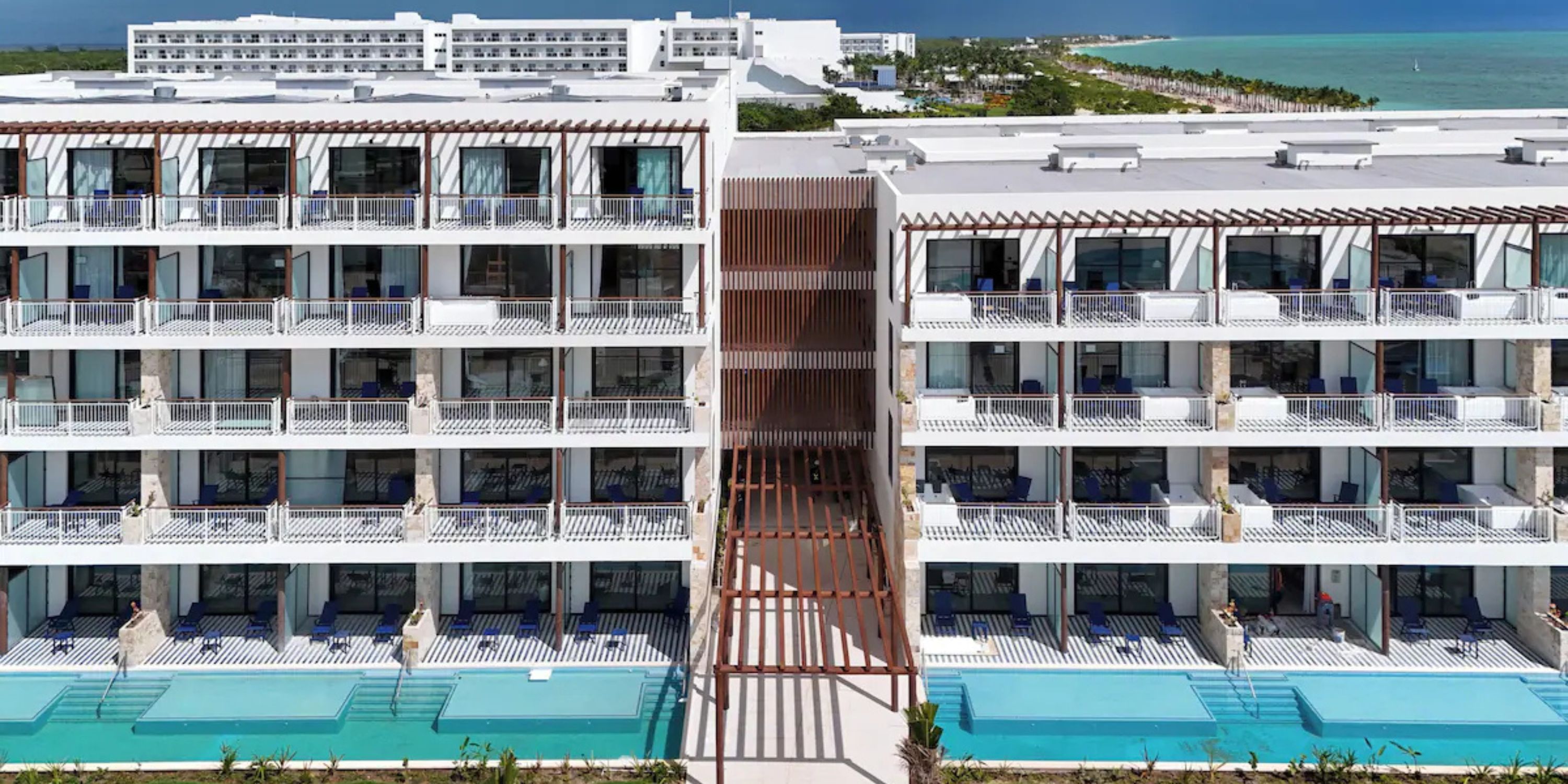 Ocean Coral and Turquesa hotel, ideal for a destination wedding, with balconies, pools, and ocean views.