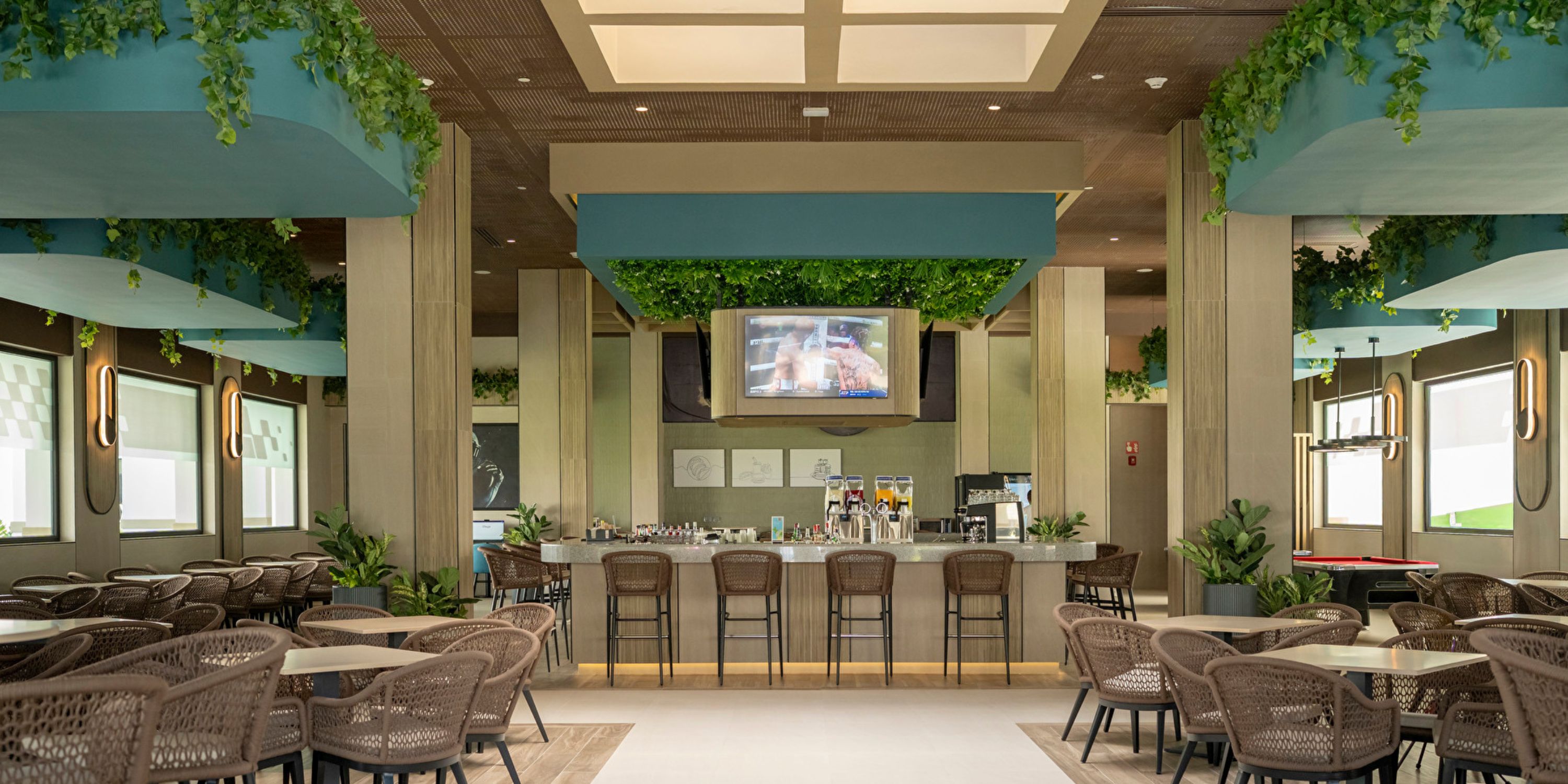 Hotel Riu Jalisco&rsquo;s stylish caf&eacute; offers a chic spot for destination wedding guests to relax and mingle.