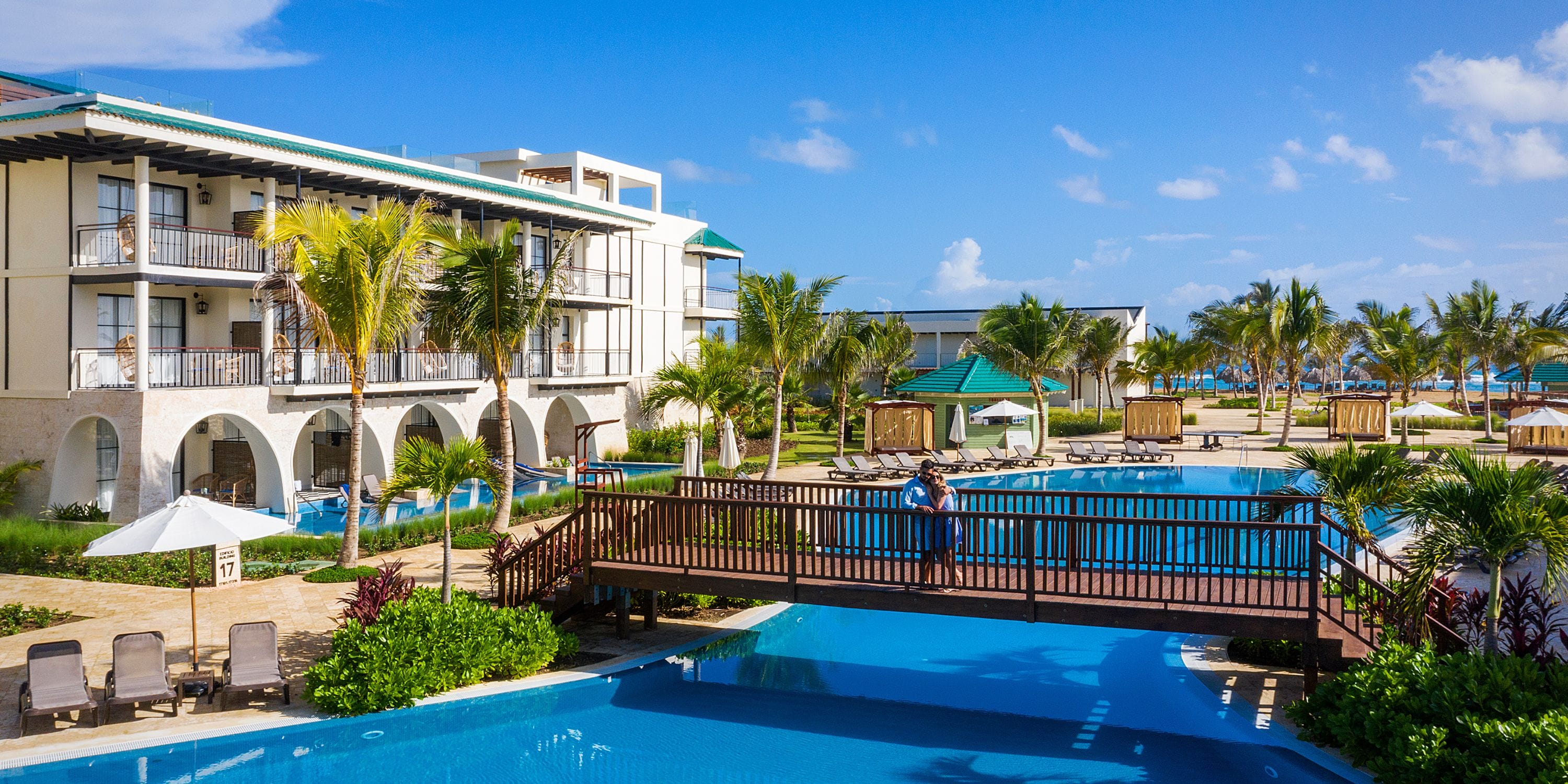 El Beso at Ocean El Faro offers a pool, wooden bridge, and palms&mdash;perfect for a destination wedding.