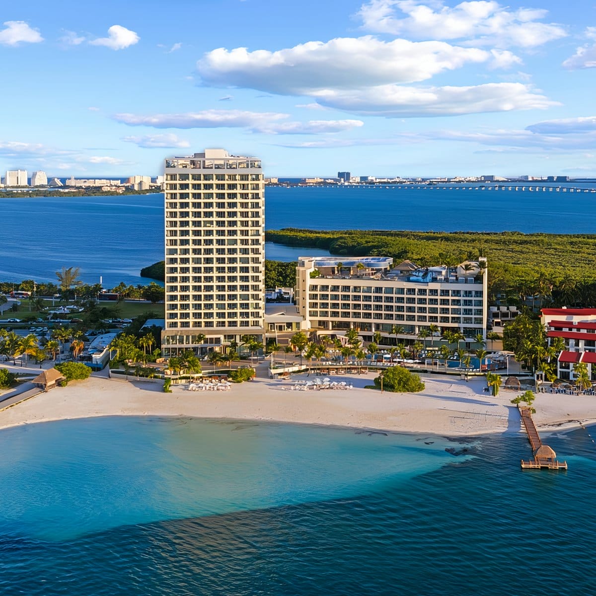 Breathless Cancún Soul Resort & Spa: ideal tall beachfront hotel for destination wedding views.