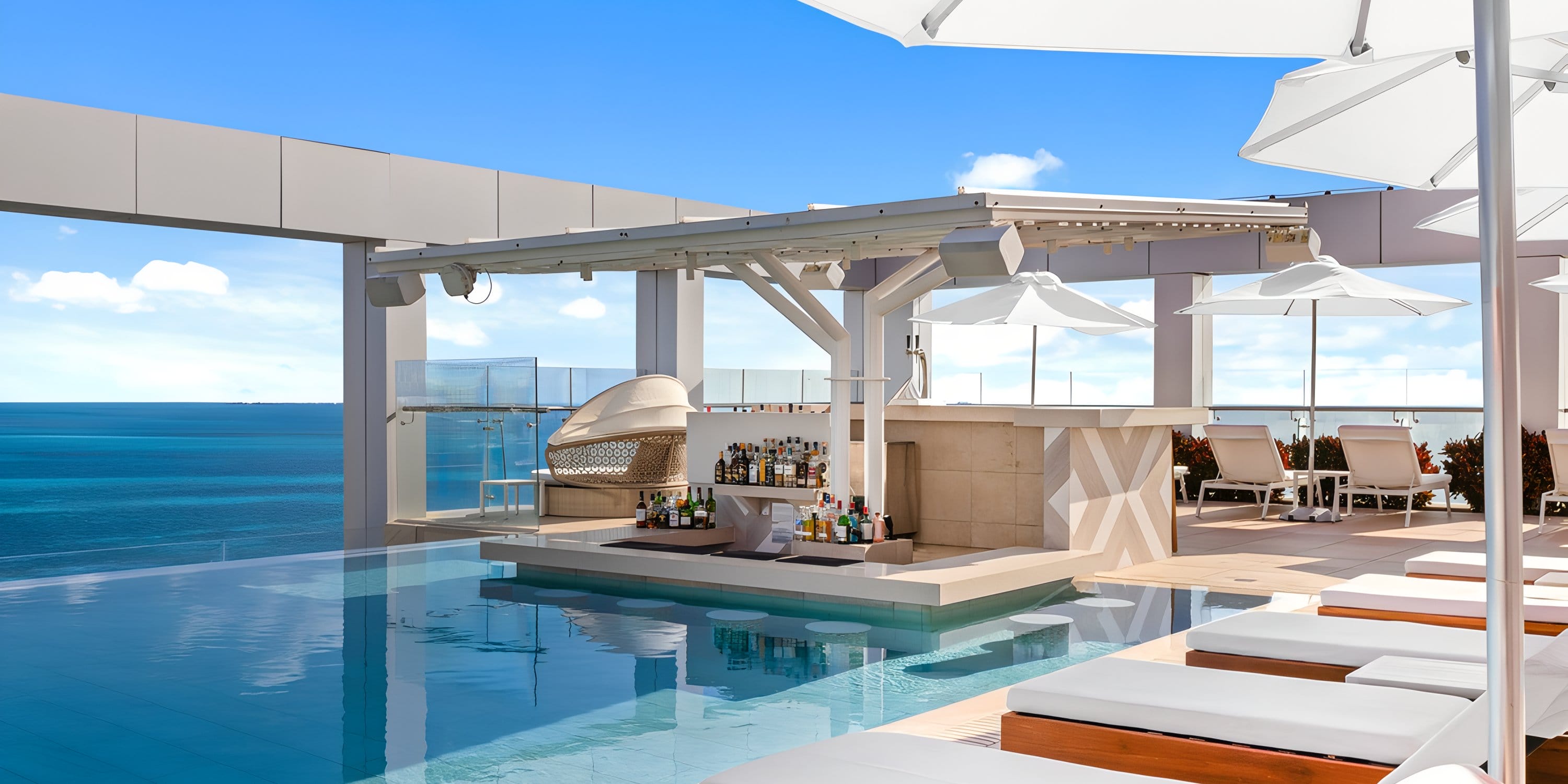 Rooftop pool at Breathless Cancún Soul, perfect for a destination wedding, with ocean views.