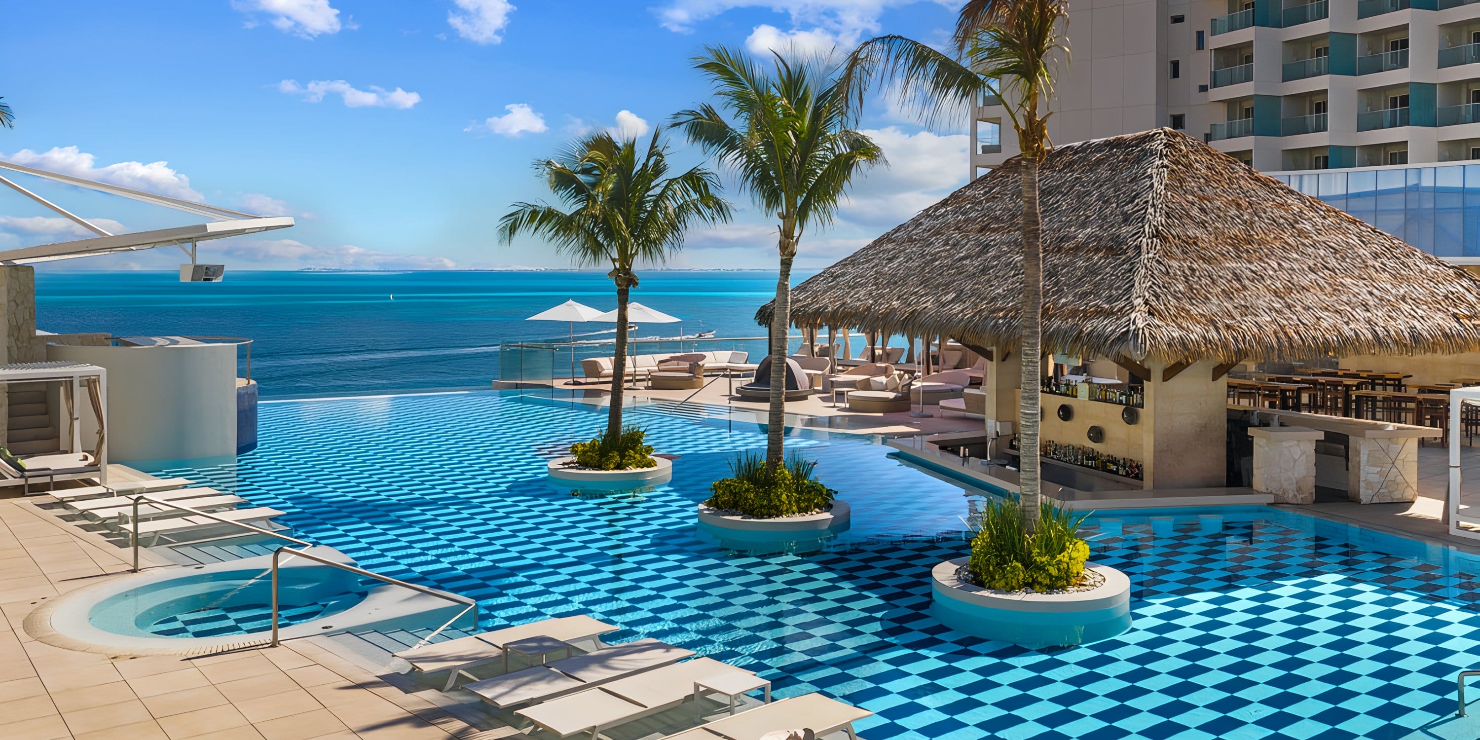 Infinity pool, swim-up bar & ocean views—ideal for weddings at Breathless Cancún Soul.