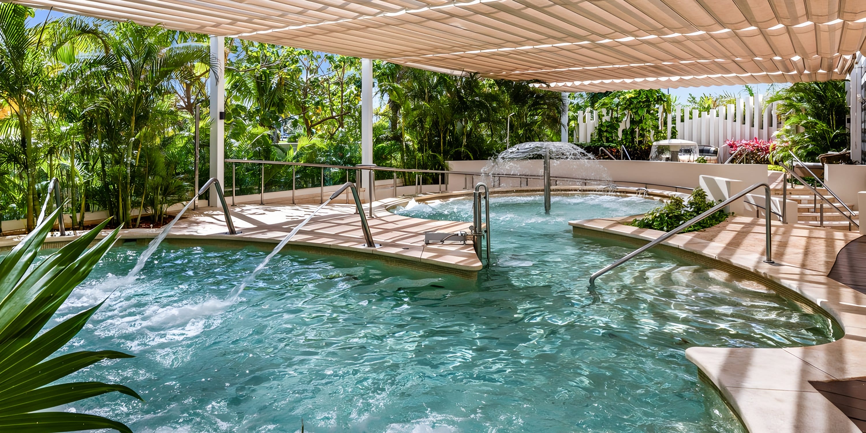 Breathless Cancún Soul Resort & Spa: Outdoor spa pool—ideal for destination wedding relaxation.